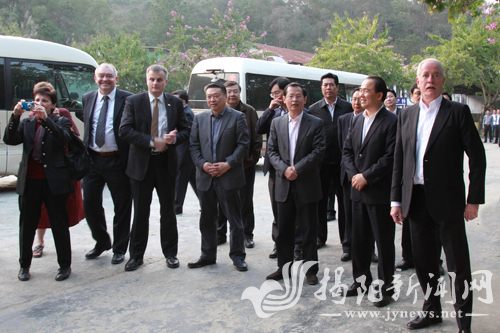 ������������(y��ng)�l(f��)չ?ji��)����޴�ǰ���V�