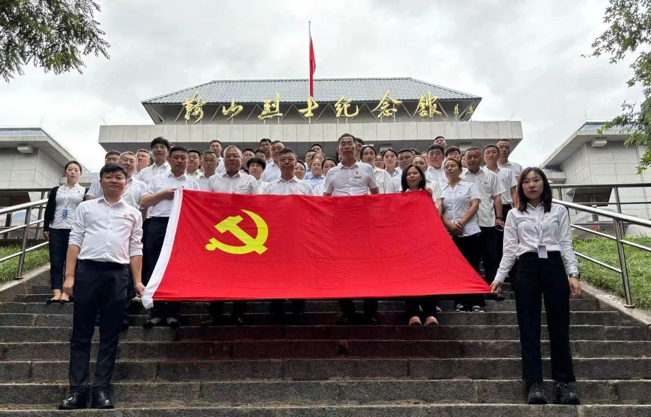 鞍勤集團、公服集團開(kāi)展“憶初心、強黨性、轉作風(fēng)、建新功”慶“七·一”主題黨日活動(dòng)